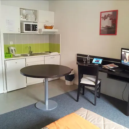 Nemea Centre 公寓式酒店