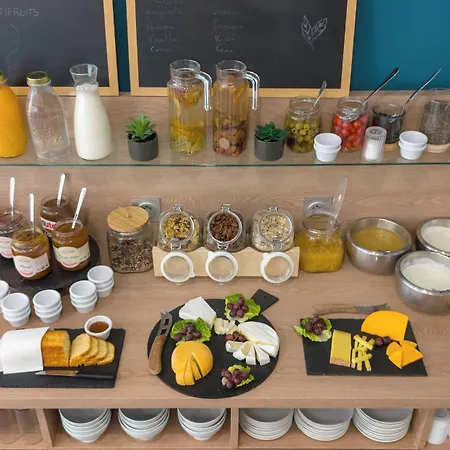 Nemea Centre 公寓式酒店 3*