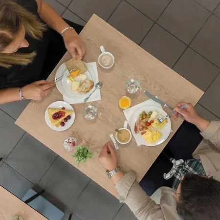 Nemea Centre 公寓式酒店