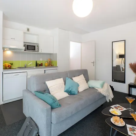 Nemea Centre 公寓式酒店 3*