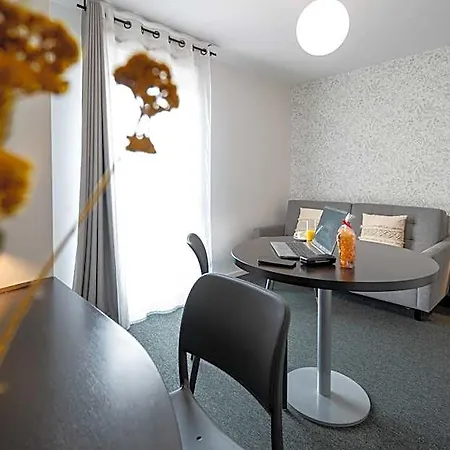Nemea Centre Hotel apartamentowy 3*