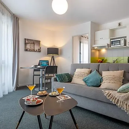 Hotel apartamentowy Nemea Centre